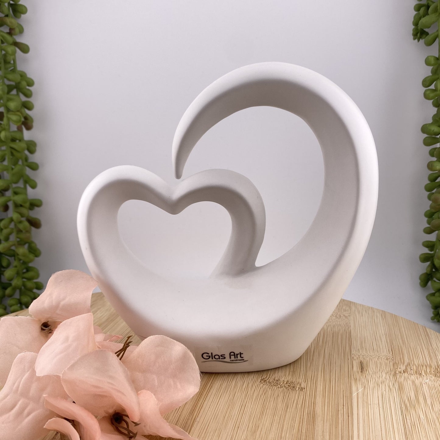 Weiße Herz Dekoration im Ambiente