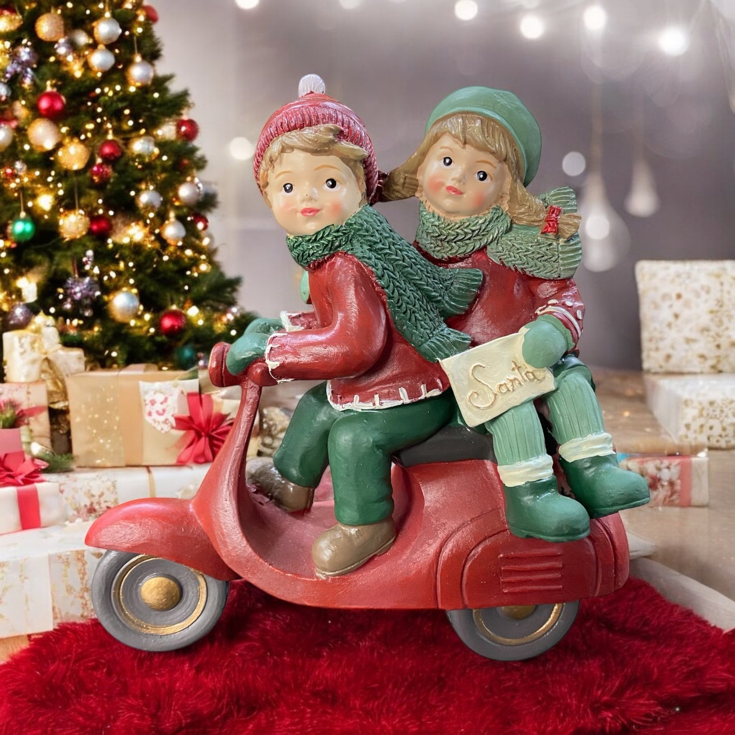 Nostalgie Winterkinder auf Roller sitzend im Ambiente platziert