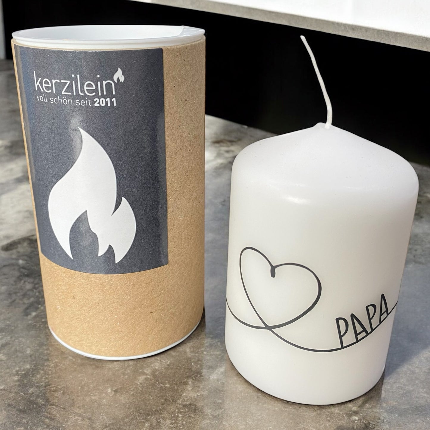 weiße Kerze mit Aufdruck und liebevollem Spruch Papa mit Herz inkl Verpackung