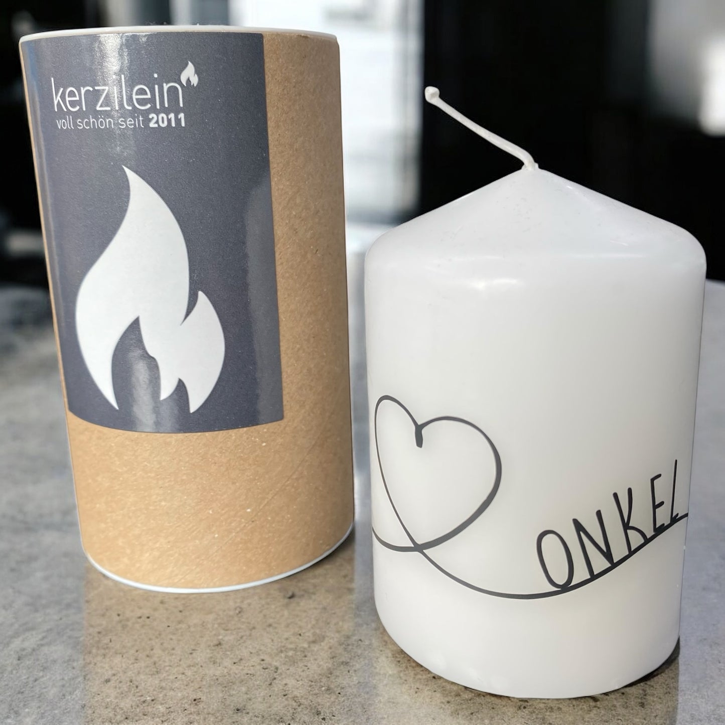 weiße Kerze mit Aufdruck und liebevollem Spruch Onkel mit Herz inkl Verpackung