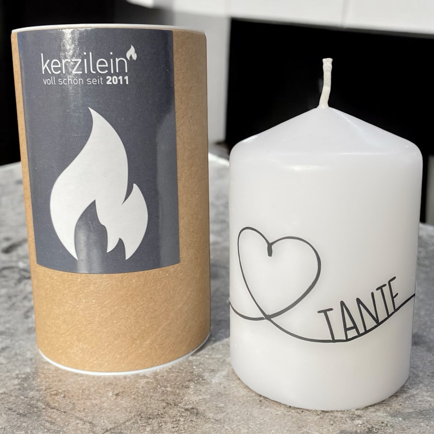 weiße Kerze mit Aufdruck und liebevollem Spruch Tante mit Herz inkl Verpackung