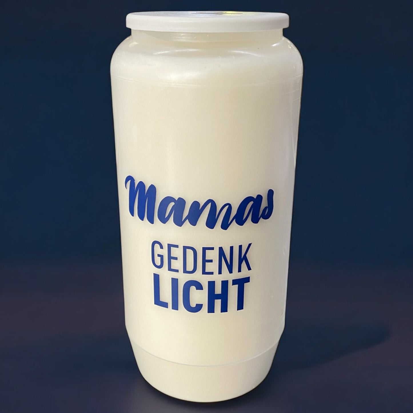 Gedenkkerze mit Spruch Mamas Grablicht im Ambiente