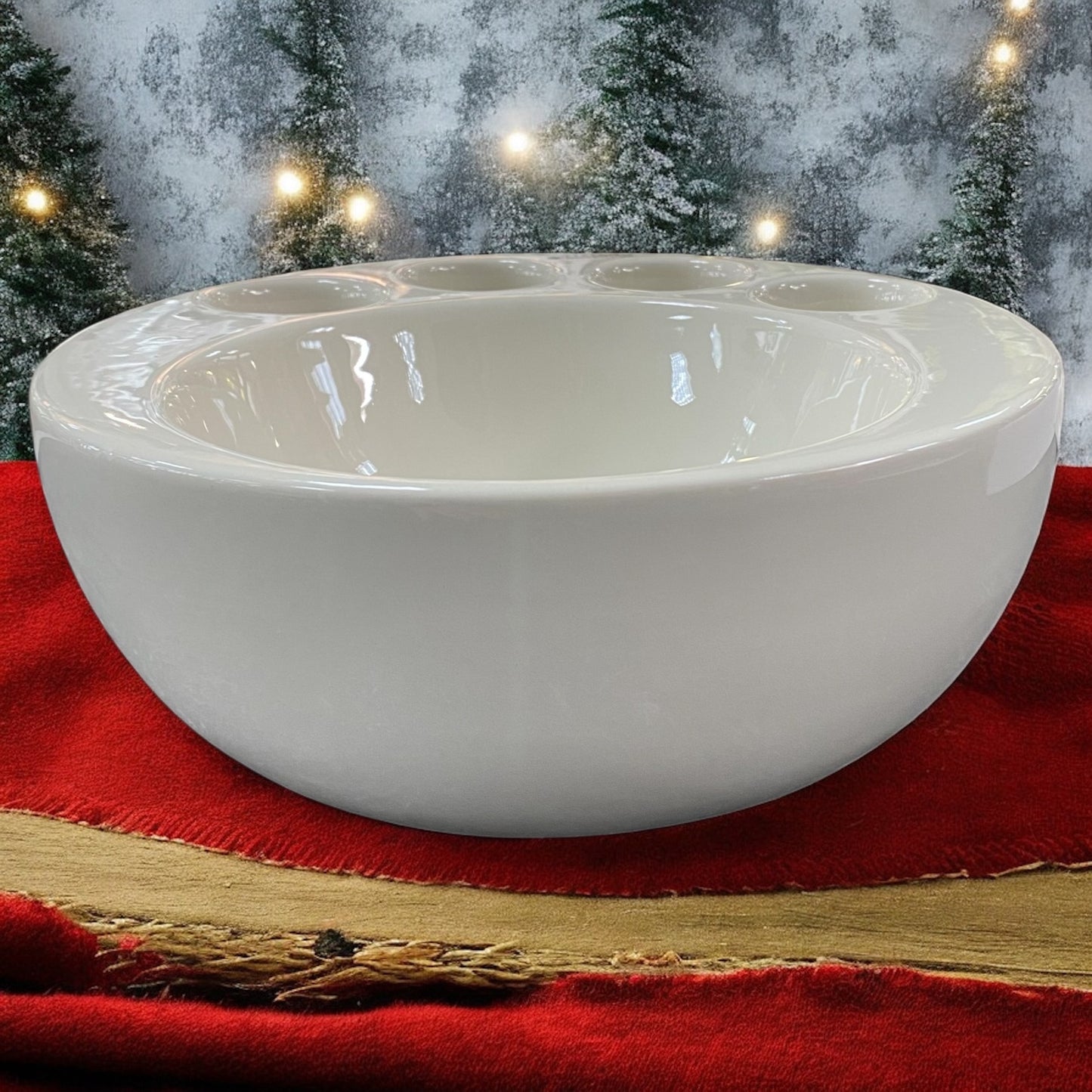 Runde creme-weiße Keramik Adventsschale Tiziano Raveo mit 4 Öffnungen für Kerzen im Ambiente