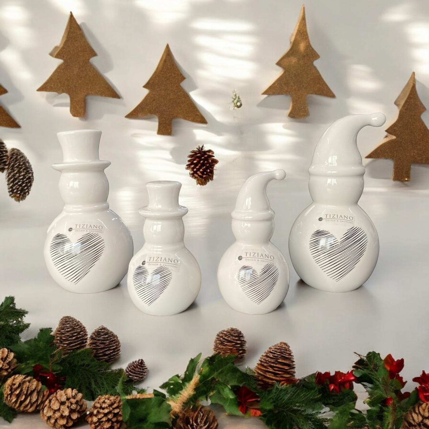 Schneemann in zwei Größen und zwei Varianten im Ambiente platziert