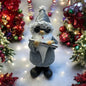 Nikolaus mit Sonnenbrille und Querflöte im Ambiente platziert 