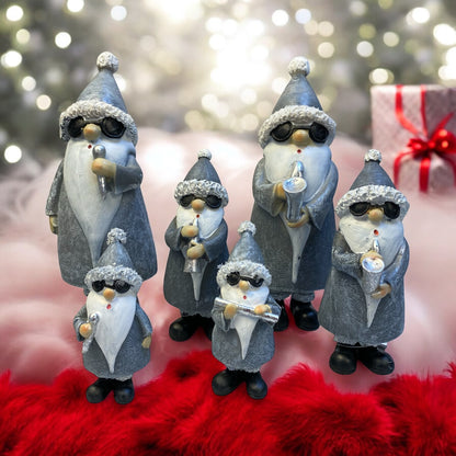 Nikolaus modern mit Sonnenbrille in verschiedenen Varianten im Ambiente platziert 