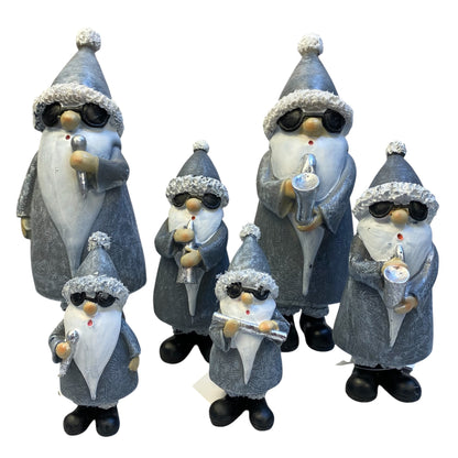 Nikolaus modern mit Sonnenbrille in verschiedenen Varianten vor weißem Hintergrund 