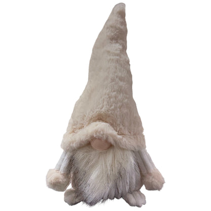 Stofffigur in Form eines Wichtels mit langem spitzem Hut, rundem Nasenbereich und langem Bart ist freigestellt vor weißem Hintergrund dargestellt.