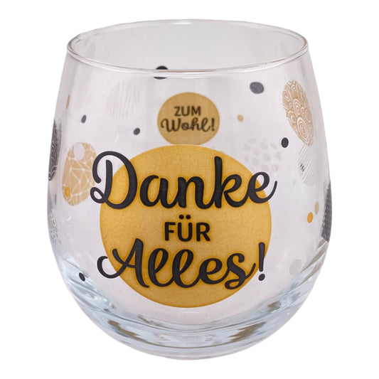 Glas mit Schriftzug "Danke für Alles! Zum Wohl!" vor weißem Hintergrund