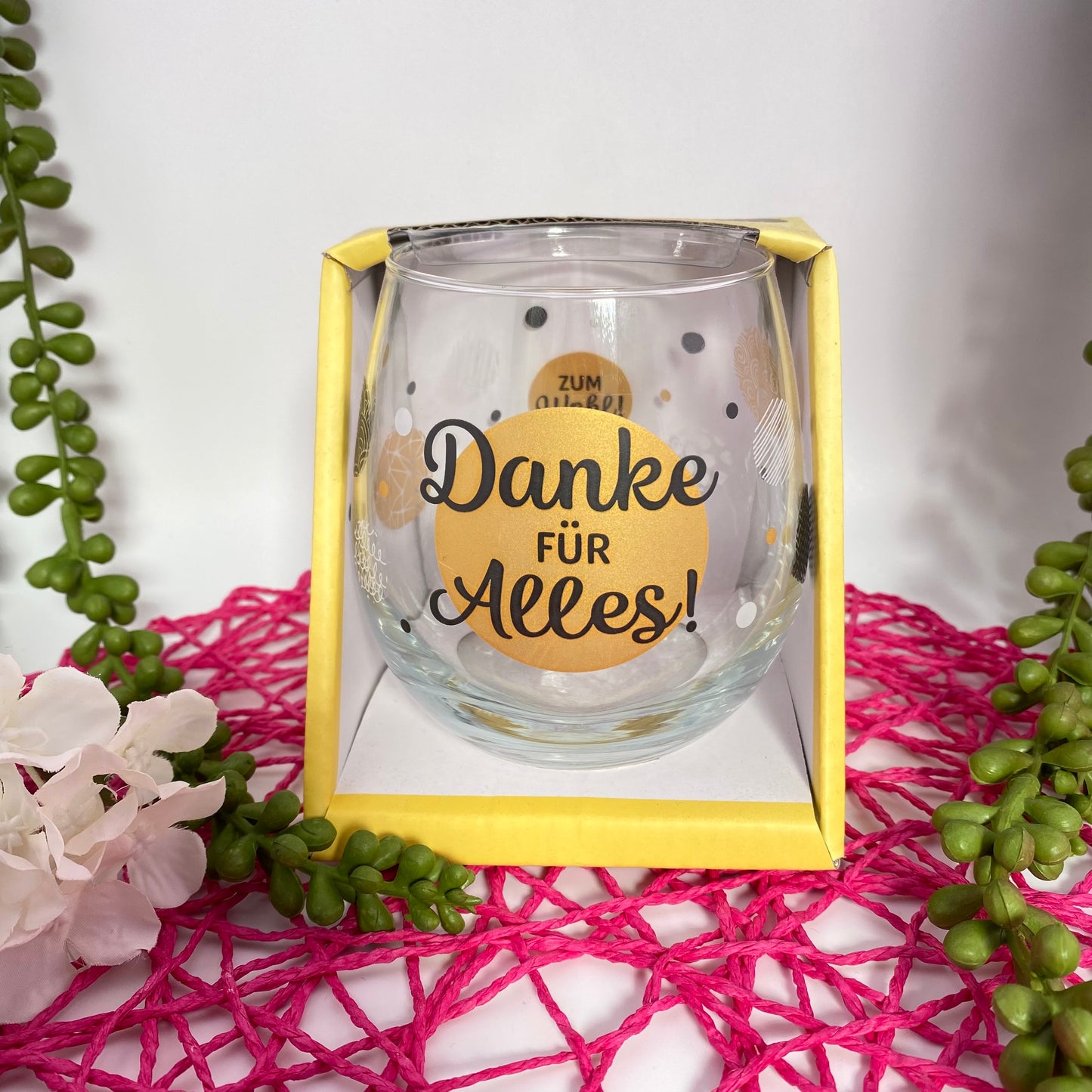 Glas mit Schriftzug "Danke für Alles! Zum Wohl!" in Verpackung