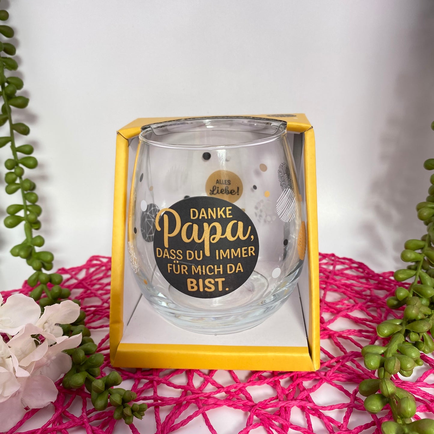 Glas mit Spruch "Danke Papa, dass du immer für mich da bist. Alles Liebe." in Verpackung
