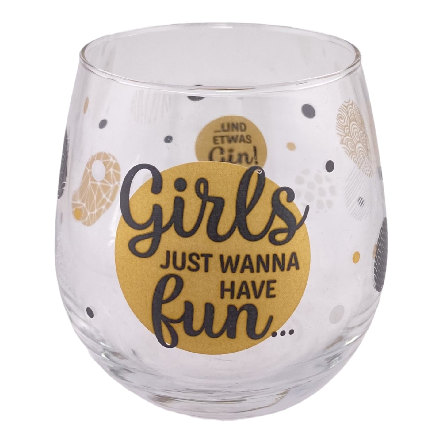 Glas mit Schriftzug "Girls just wanna have fun... und etwas Gin" vor weißem Hintergrund