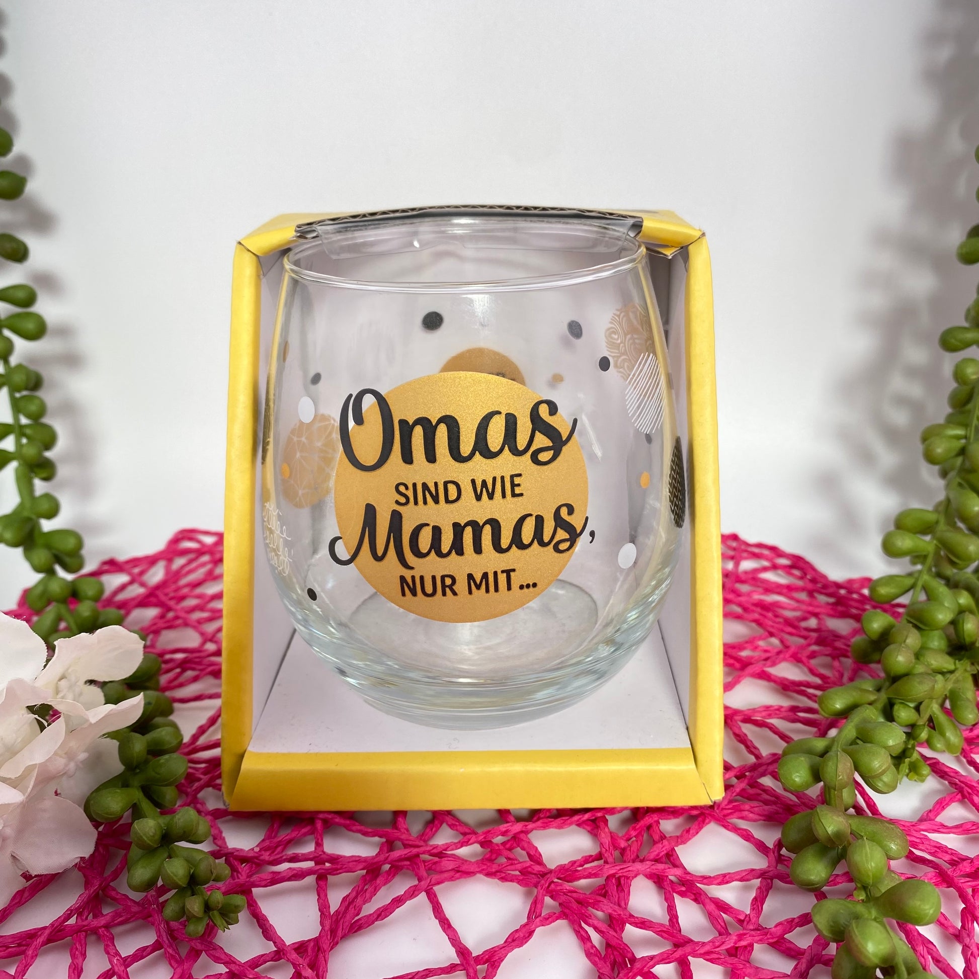 Deko Glas mit Schriftzug "Omas sind wie Mamas, nur mit Puderzucker" in Verpackung