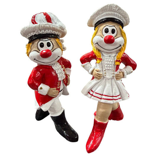 Karnevalsfiguren Tanzmajor und Tanzmariechen als Clown-Paar freigestellt