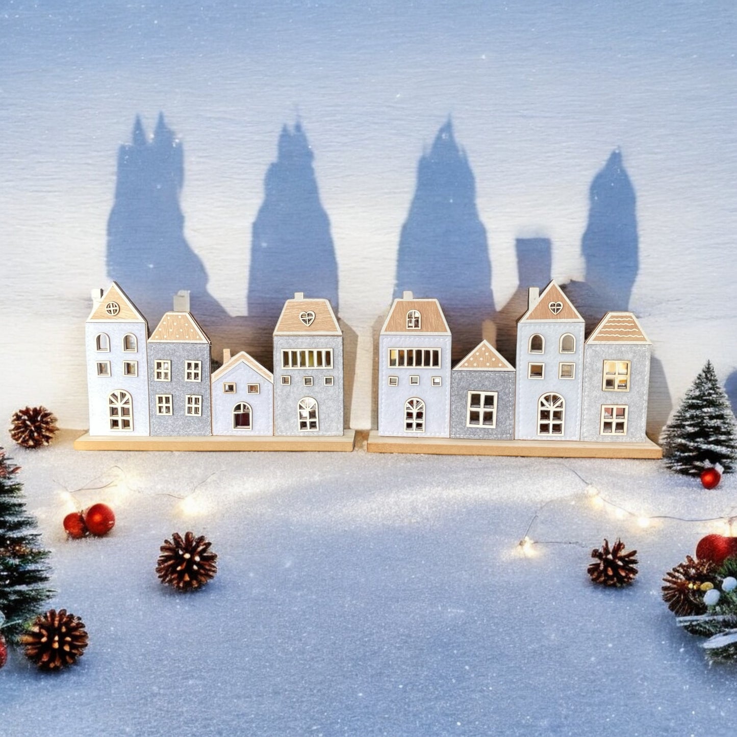 Häuserreihe aus Holz mit Filz in zwei verschiedenen Varianten im Ambiente platziert