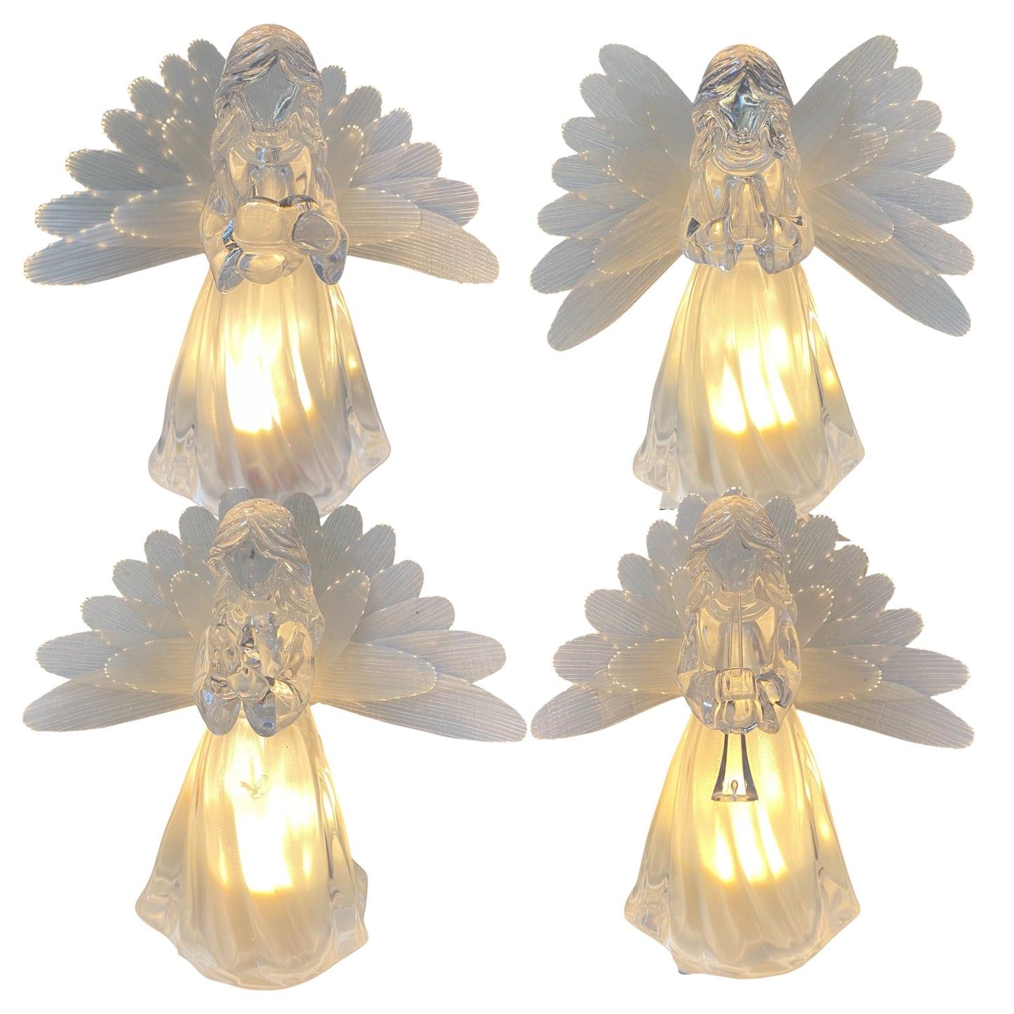 Vier transparente Acryl-Engelfiguren mit Flügeln und warmweißer Beleuchtung, jeweils mit unterschiedlichen Motiven in den Händen – Trompete, Vogel, betend und Herz.