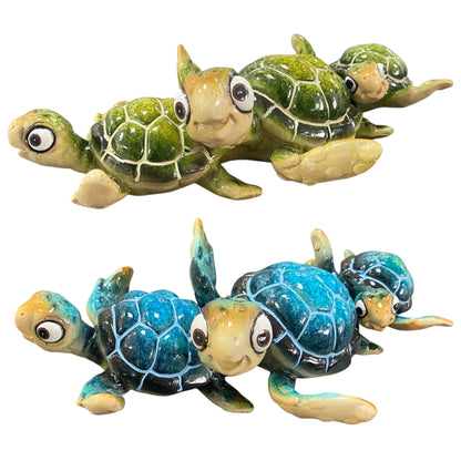 Eine Keramik Deko Figur in Form von drei aufeinander liegenden Schildkröten in grün und blau