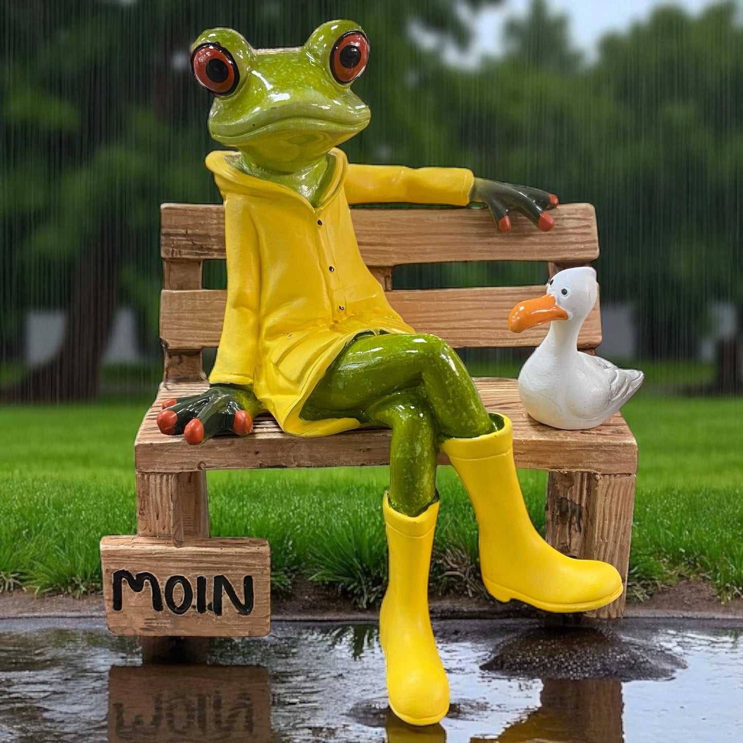 Formano Froschhausen Dekofigur Frosch „Moin“ mit gelber Regenjacke und Ente auf Bank im Ambiente