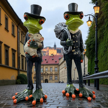 Zwei Formano Froschhausen Dekofiguren Frosch Schornsteinfeger mit Glücksschwein und Kaminbesen im Ambiente