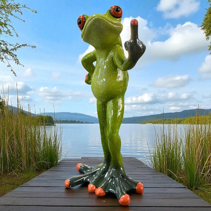 Formano Froschhausen Dekofigur Frosch mit Stinkefinger im Ambiente