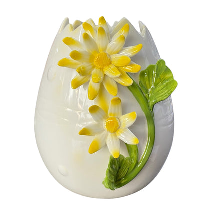 Keramik Vase in weiß mit gelber Blume vor weißem Hintergrund