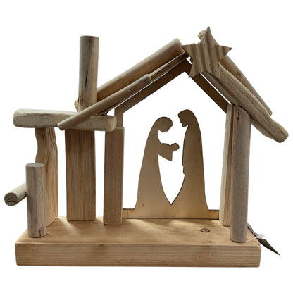 Moderne Holzkrippe in puristischem Design mit klaren Linien und natürlicher Holzoptik. Die Heilige Familie ist als stilisierte Silhouette in die Rückwand integriert, freigestellt vor hellem Hintergrund.