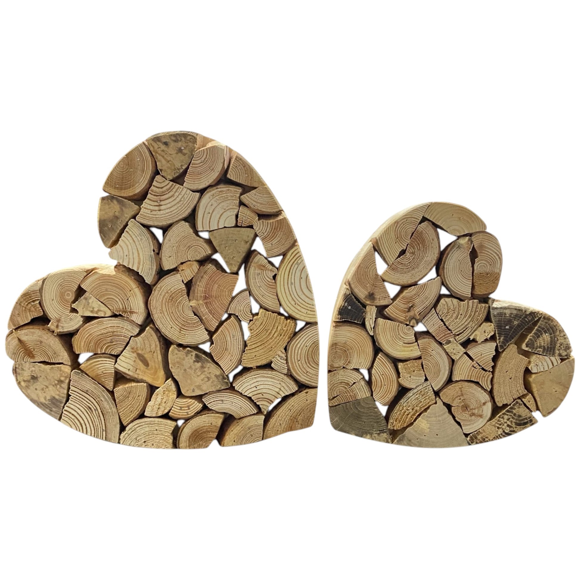 Zwei rustikale Holzherzen Dekoration aus Naturholz als Geschenk für Valentinstag, Muttertag & Hochzeit.