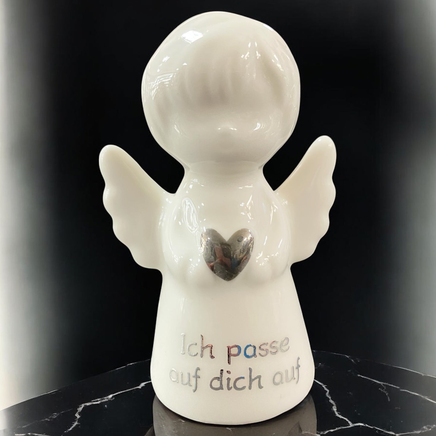 Kleine Engel Figur mit Spruch "Ich passe auf dich auf" aus Keramik im Ambiente