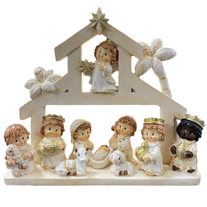Formano Weihnachtskrippe mit kindlichen Figuren, Heilige Familie, Engel, Könige und Tiere in cremefarbener Optik.