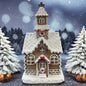Formano Lebkuchenhaus mit Turm, liebevoll gestaltet und weihnachtlich im Schnee dekoriert.