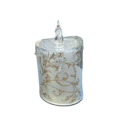 Kleine Acryl Kerze mit goldenen Ornamenten vor weißem Hintergrund