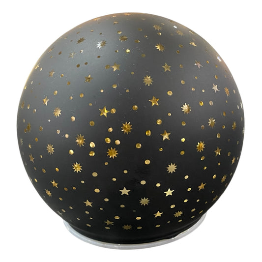 Schwarze LED-Deko-Kugel mit goldfarbenen Stern- und Punktmustern, stilvolle Weihnachtsbeleuchtung.