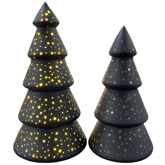 Zwei schwarze LED-Deko-Tannenbäume mit ausgestanzten Sternen und Punkten in verschiedenen Größen.