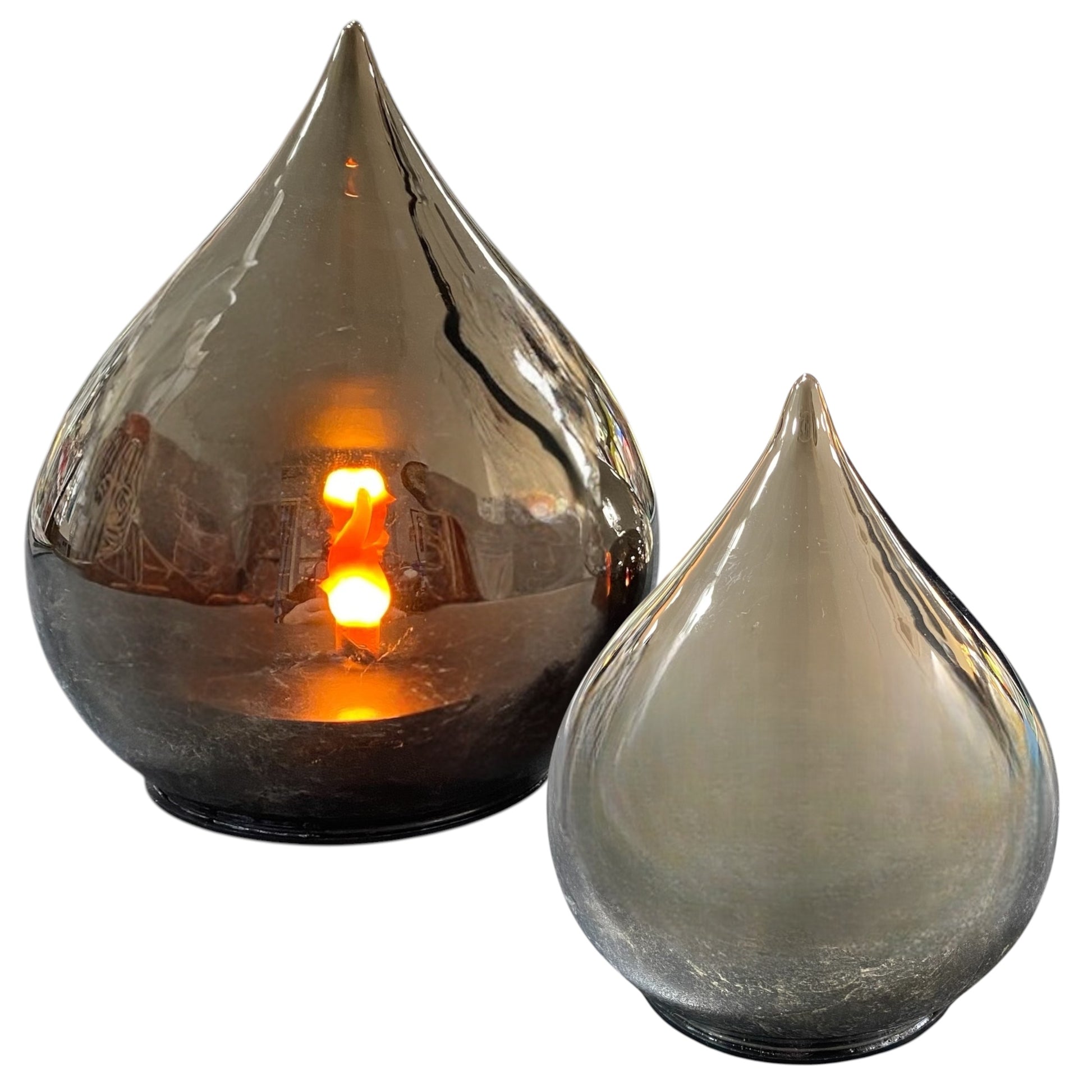 Formano LED-Deko-Tropfen in Silber matt mit flackernder Flamme, in zwei Größen erhältlich.