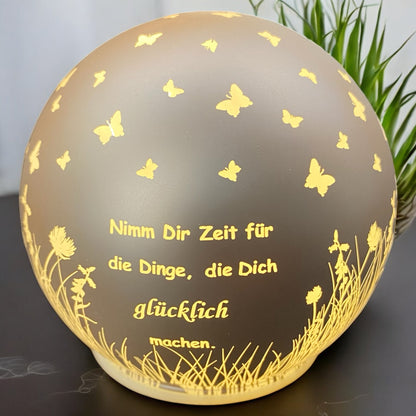 Formano LED Deko Kugel lachs mit Spruch „Nimm Dir Zeit für die Dinge, die Dich glücklich machen“ im Ambiente