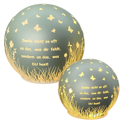 Formano LED Deko Kugel mint-grün mit Spruch „Denke nicht so oft an das, was dir fehlt, sondern an das, was du hast“ in zwei Größen 
