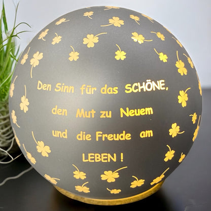 Formano LED Deko Kugel silber mit Spruch „Den Sinn für das Schöne“ im Ambiente