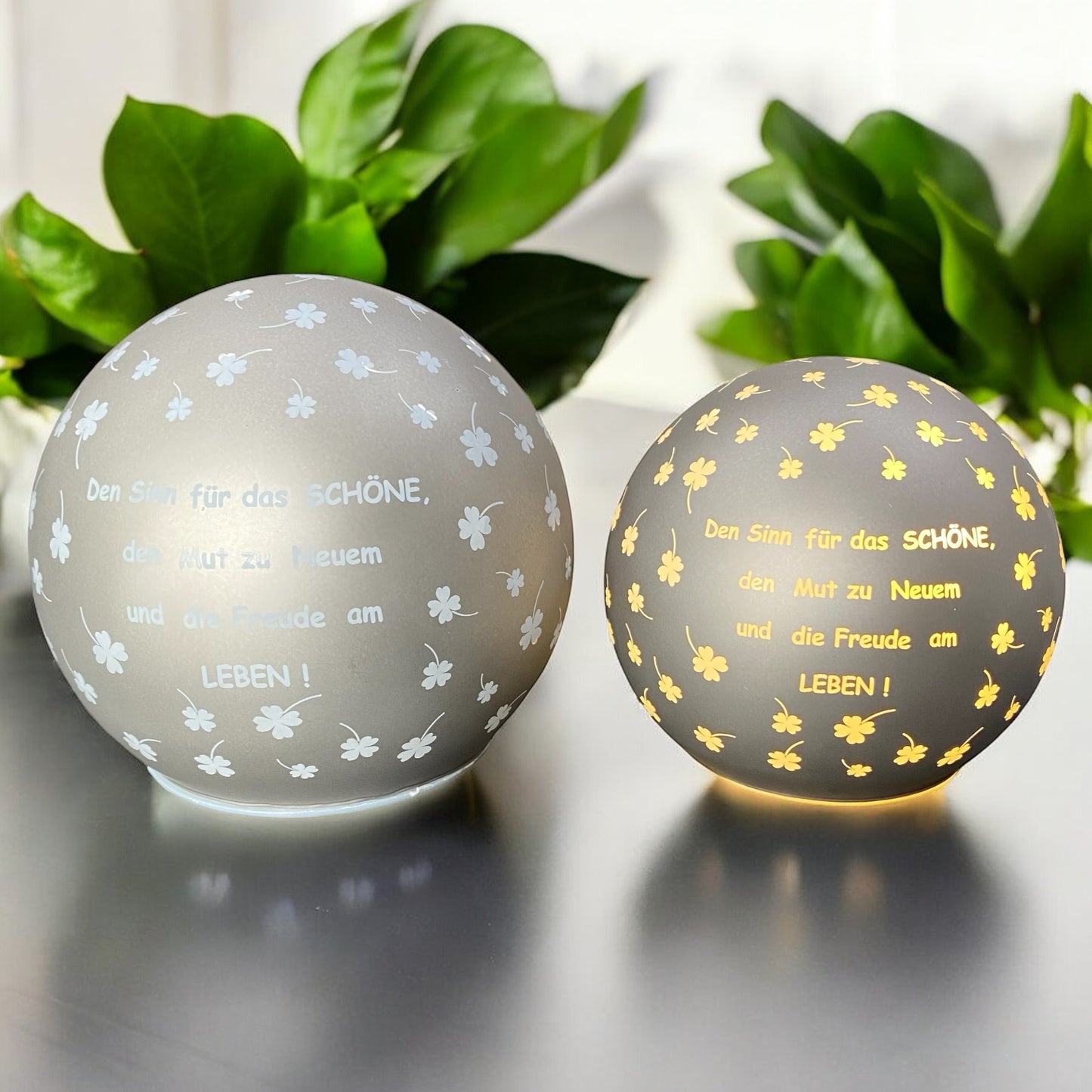 Formano LED Deko Kugel silber mit Spruch „Den Sinn für das Schöne“ in zwei Größen im Ambiente