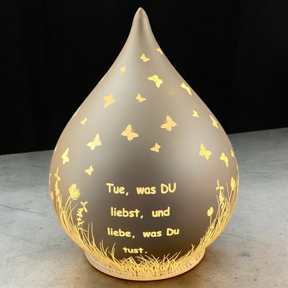 Formano LED Deko Tropfen mit Spruch „Tue, was du liebst“ lachsfarben beleuchtet im Ambiente