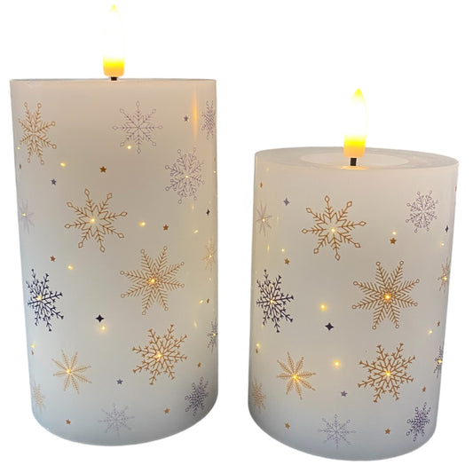 LED-Kerzen mit goldenen und silbernen Schneeflockenmotiven, elegante Winterdekoration in zwei Größen.