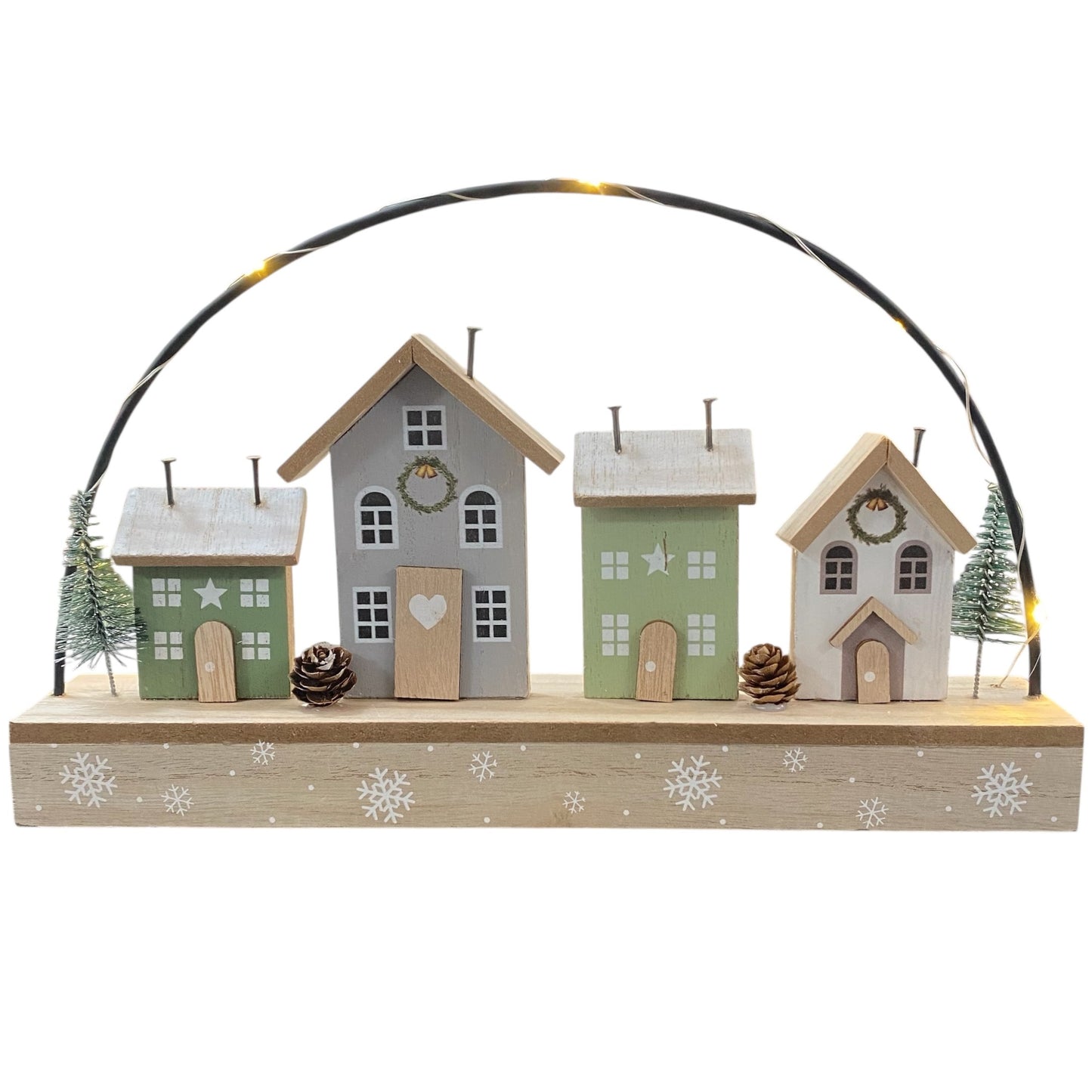 Formano LED-Winterdorf aus Holz mit vier Häusern, Bogenbeleuchtung und kleinen Tannen – winterliche Deko.