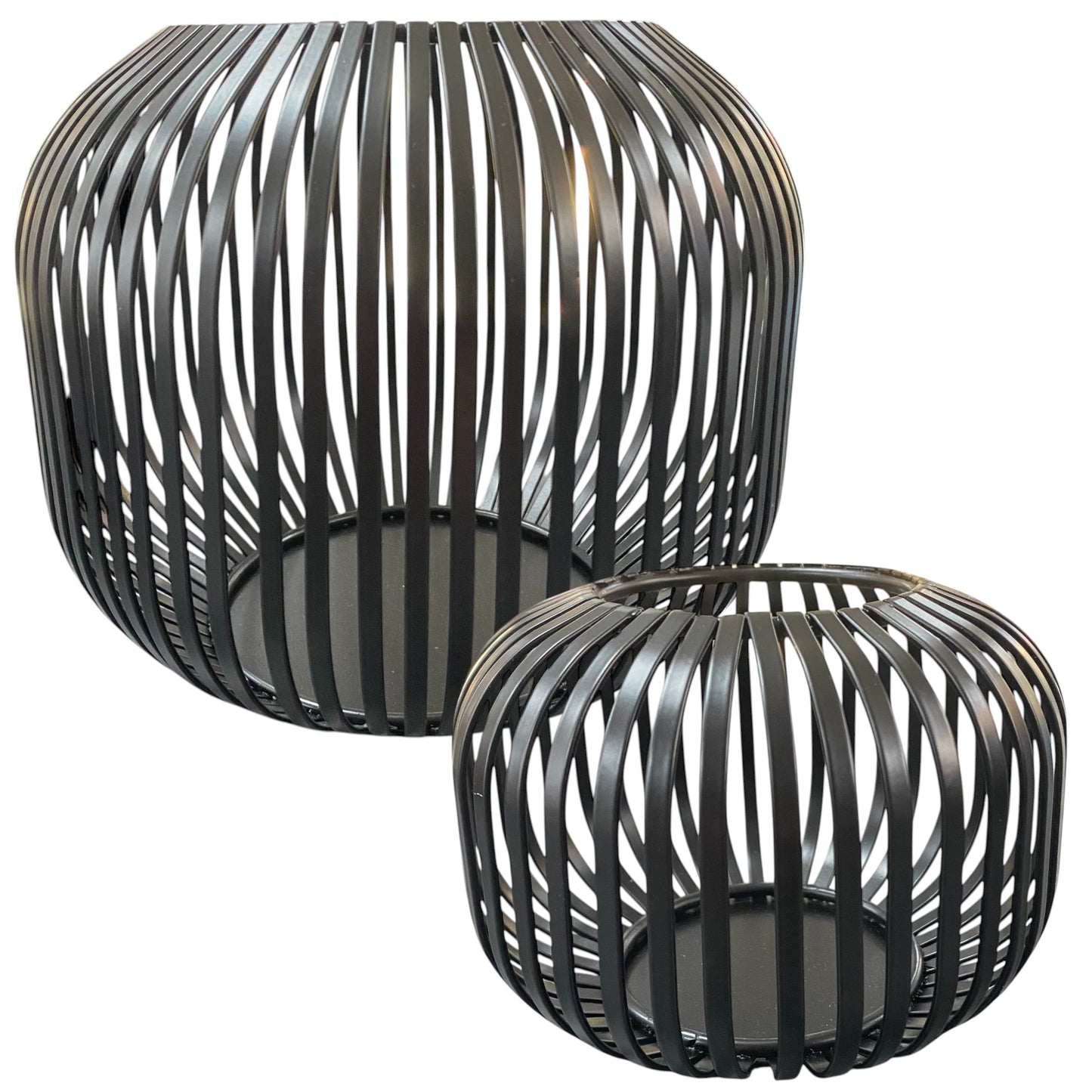 Formano Metall-Windlichter in Schwarz für Kerzen, modernes Design, in zwei Größen erhältlich.