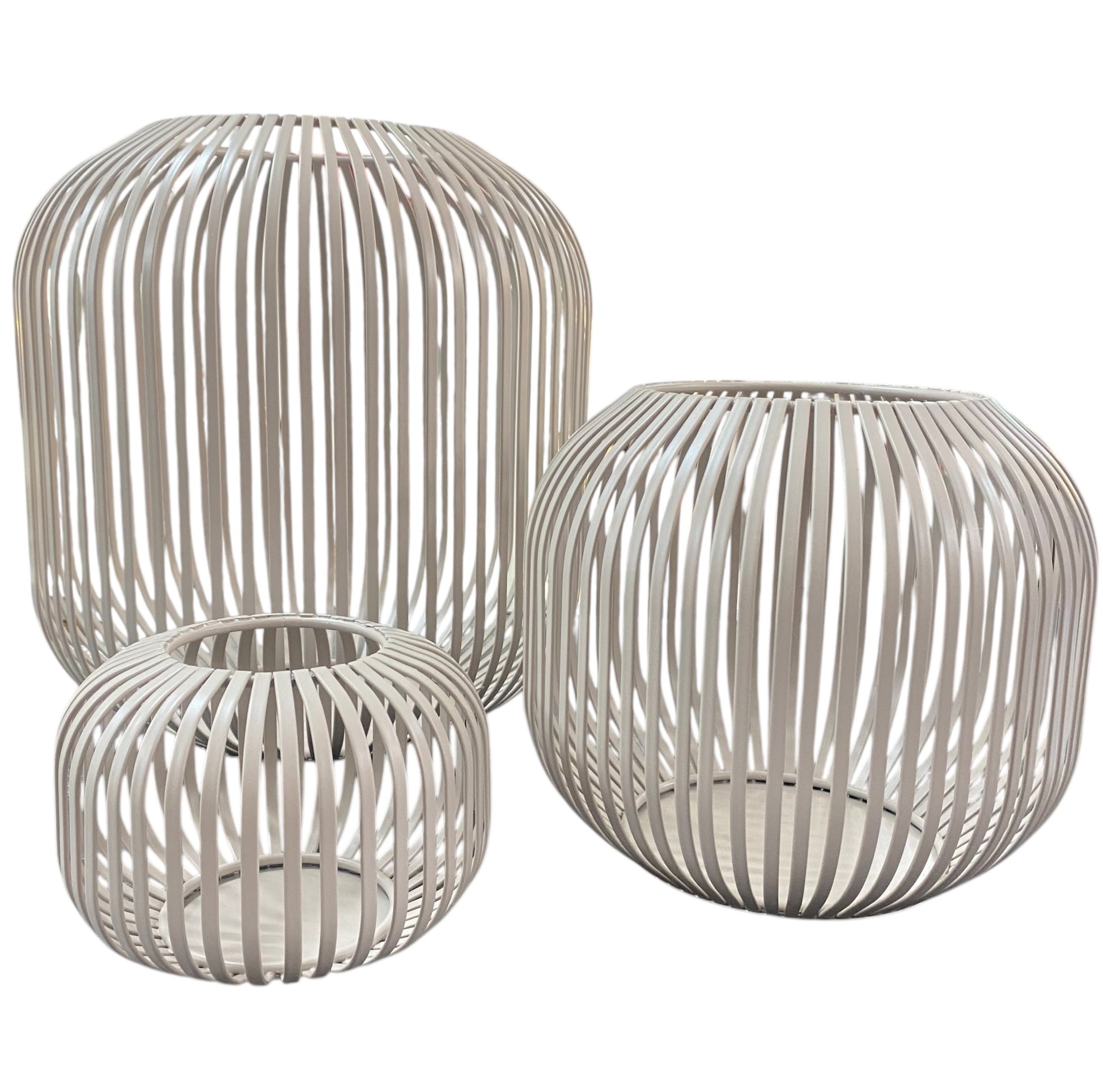 Formano Metall-Windlichter in Taupe für Kerzen, modernes Design, in drei Größen erhältlich.