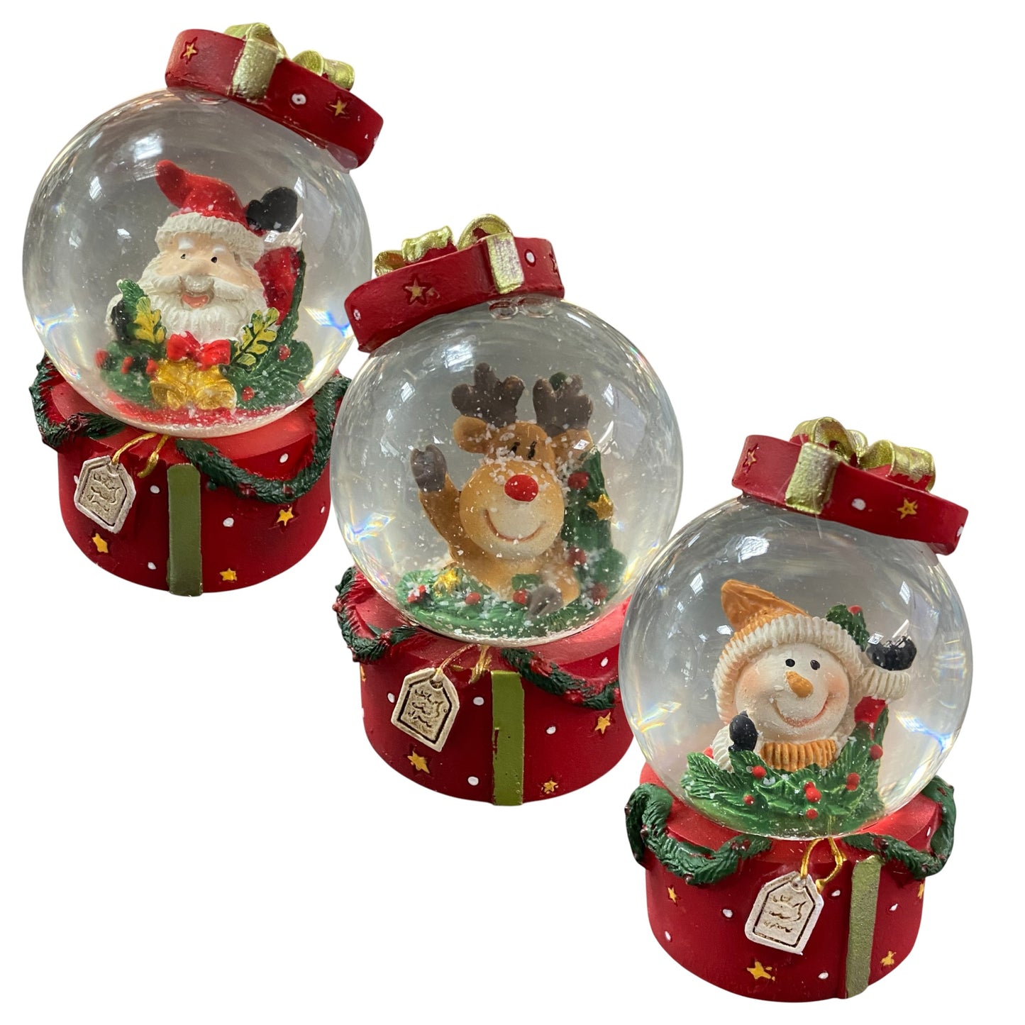Drei Mini-Schneekugeln mit Nikolaus, Rentier und Schneemann, auf rotem Sockel mit goldener Schleife und Geschenkdesign.