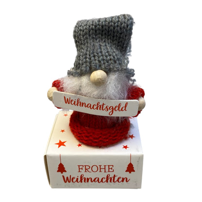 Wichtel auf Pappbox für Geldgeschenk vor weißem Hintergrund 