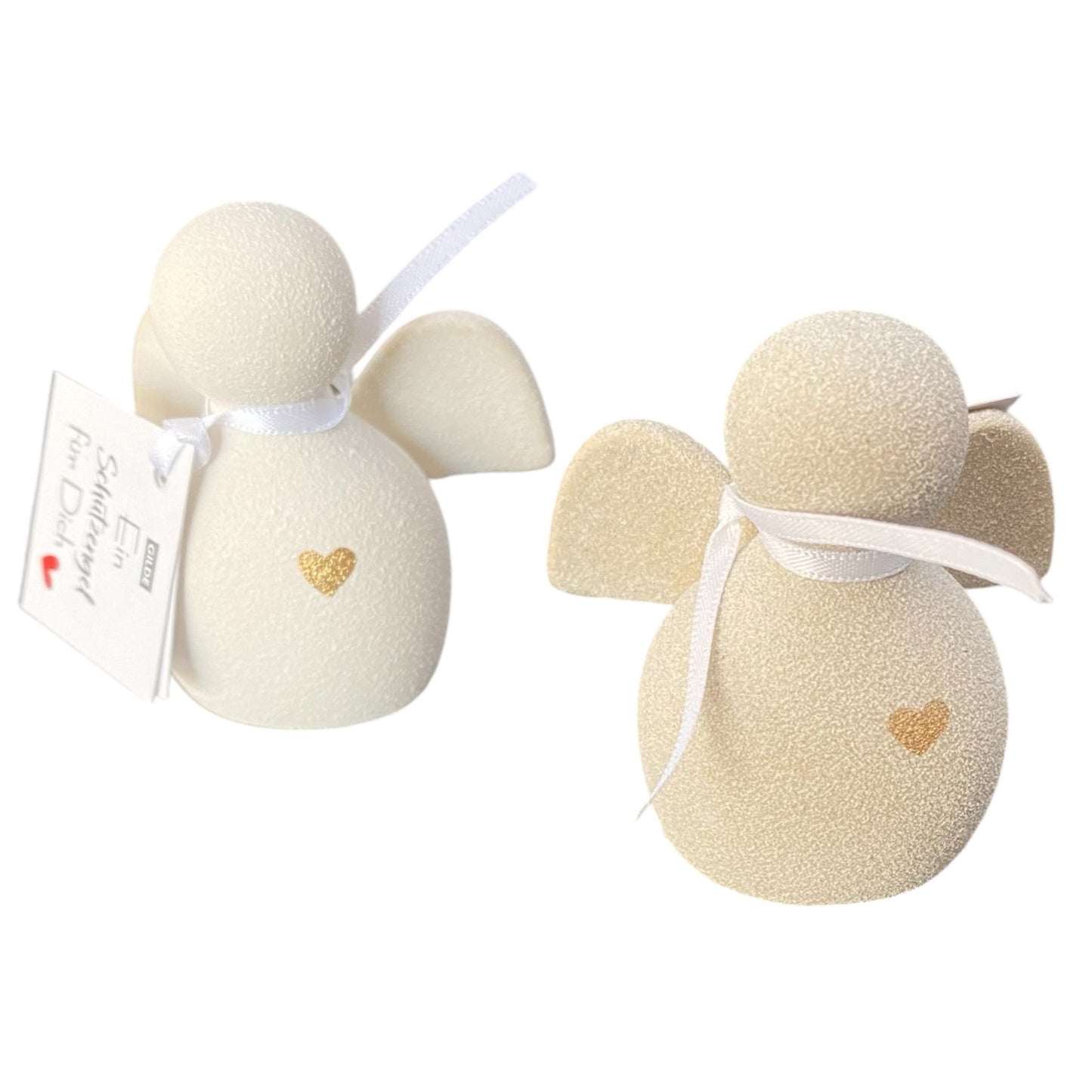 Kleine Schutzengel aus Keramik in zwei verschiedenen Farben vor weißem Hintergrund