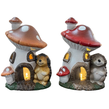 Zwei herbstliche Pilzhäuser in Rot und Braun mit LED-Beleuchtung und niedlichem Igel, Dekofiguren in zwei Größen.