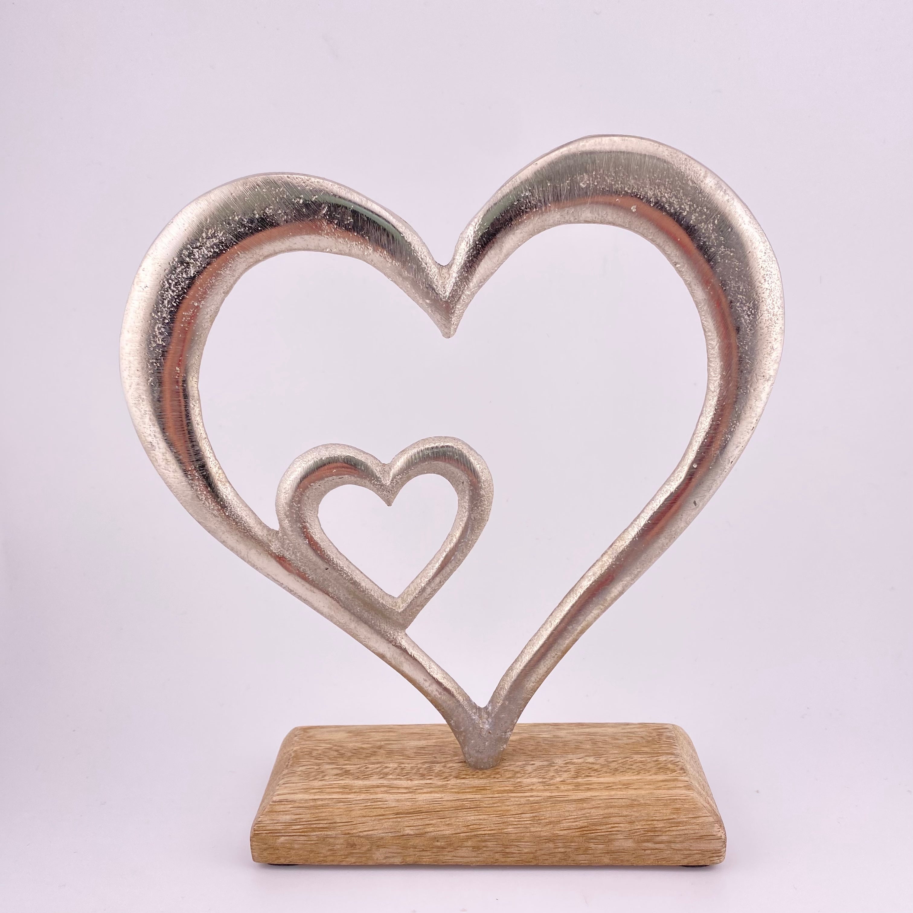 Formano Deko Objekt Holz Herzen Standdeko 29 Cm – Rustikale Holzdeko Mit Metallherzen
