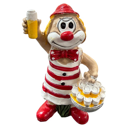 Karneval Deko Clown Die Schmitzens Köbes mit Kölschglas und Tablett auf weißem Hintergrund.