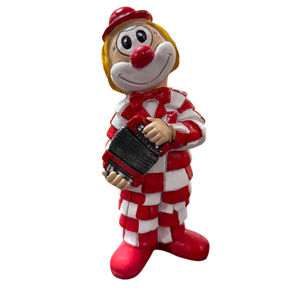 Karneval Deko Clown Die Schmitzens Lappenclown 20 cm in Rot und Weiß mit schwarzem Akkordeon auf weißem Hintergrund
